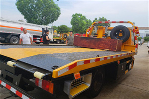 柳林附近拖车电话号码服务