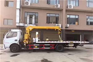 柳林附近汽车轮胎更换